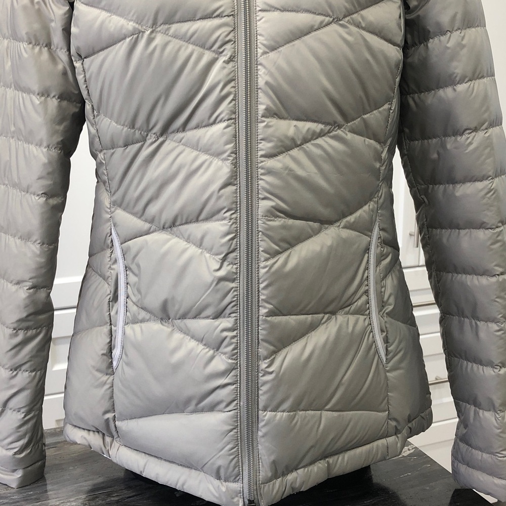 Lolë Reversible Gray/White Puffer Jacket with Hood – Woman's – XS - Picture 9 of 16
